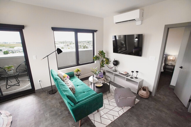 2 BR, 2BA - 887SF - Mission Landing