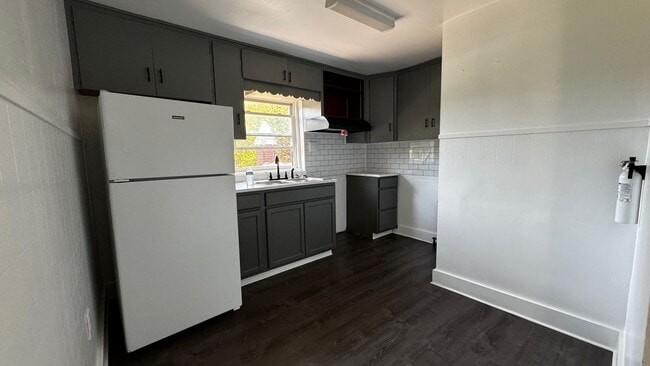 Building Photo - 2 Bedroom 1 Bathroom in Lebanon with Large... Rental
