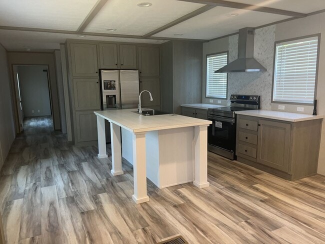 216 Redwood Dr