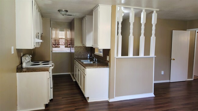 Photo - 8610 Valley S Dr