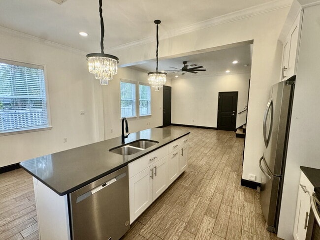 Photo - 331 N Trask St