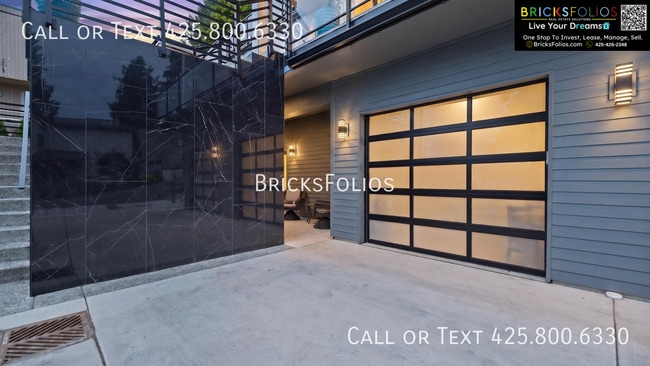 8327 NE Juanita Dr
