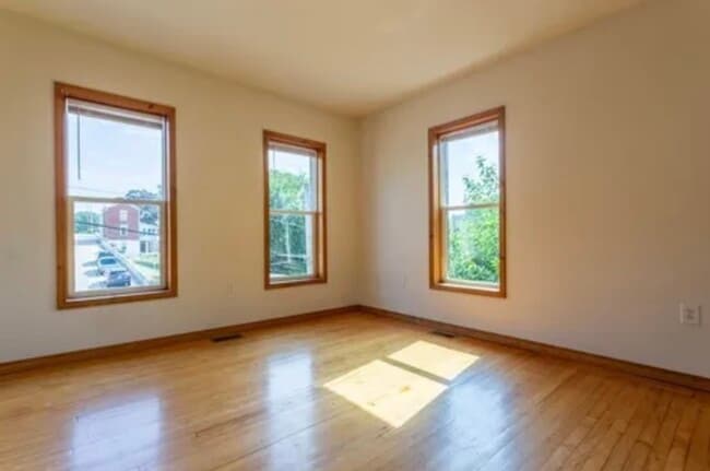 Photo - 945 Spruce St