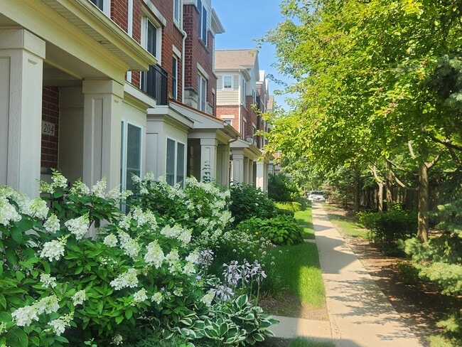 Photo - 208 W Hyde St