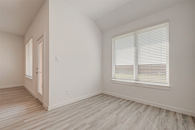 Photo - 3264 Voda Bnd Dr