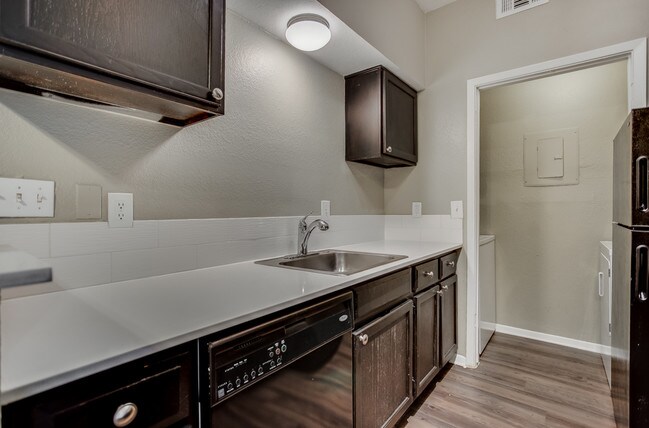 Photo - Henderson Flats