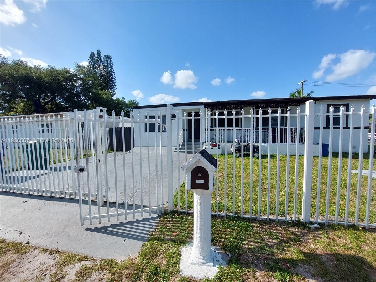 Photo - 1011 NW 145th St Unidad 2