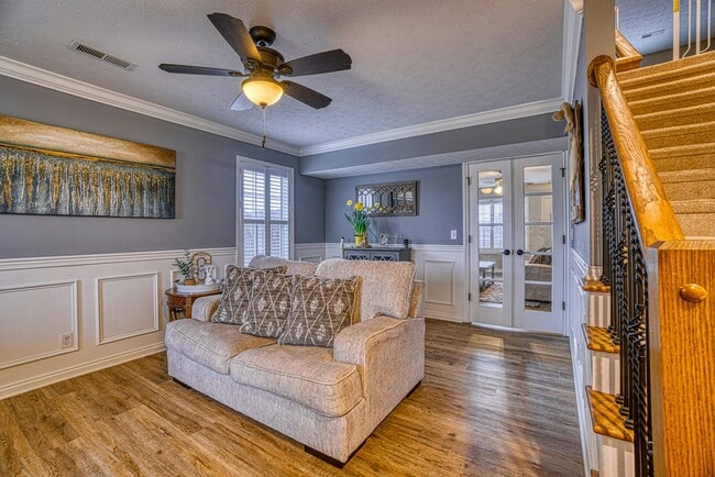 Photo - 4880 Imperial Dr