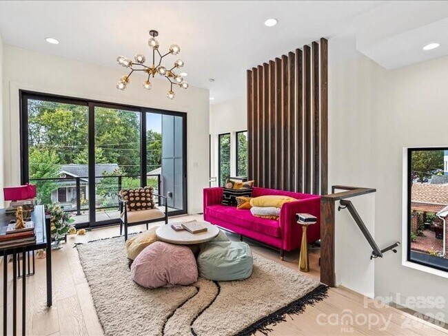 Photo - 815 E 36th St