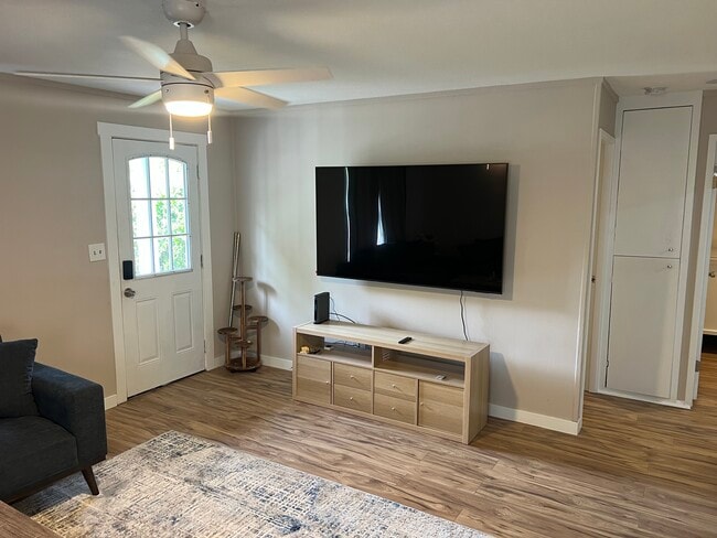 Building Photo - 5212 NE 62nd Ave