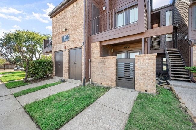 Building Photo - North Alington Condo close to the Entertainment District