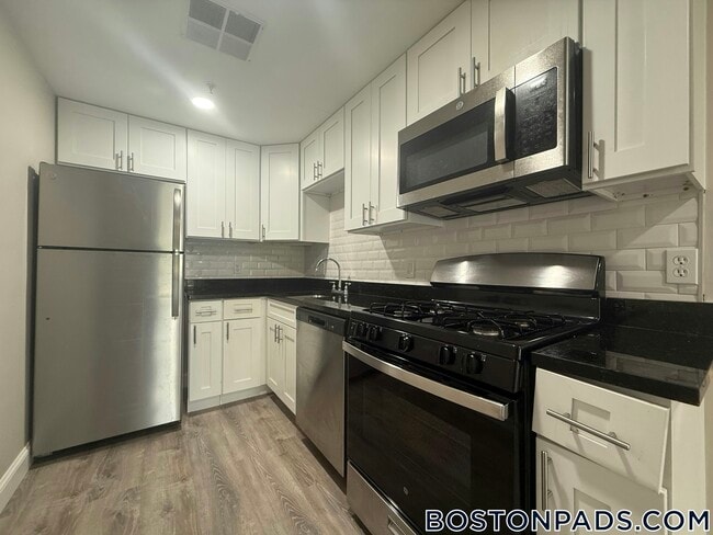 Building Photo - 21 Kenmar Dr Rental
