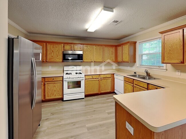 Photo - 2440 Hampton Estates Dr SW