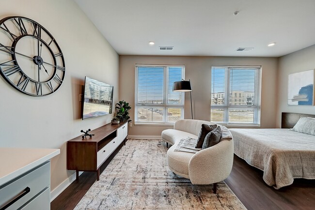 Building Photo - Midpoint East at GVX Rental