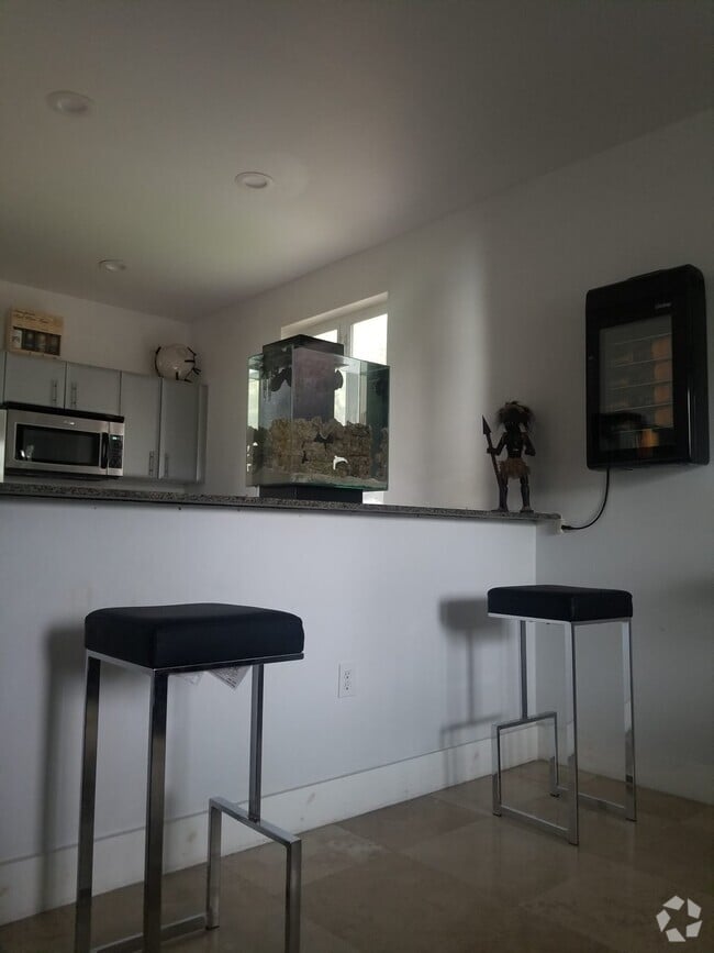 Building Photo - 1140 NW 18th Pl Rental