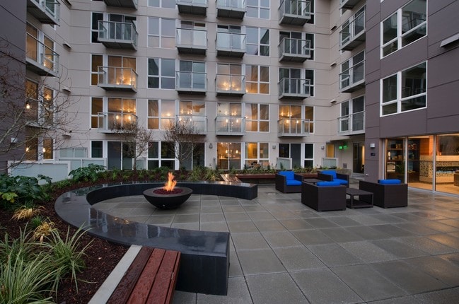 Resident Courtyard - Green Leaf Sky Apartments