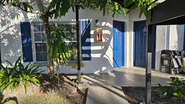 Building Photo - 2 Bedroom/2 Bathroom at Lancelot AVAILABLE NOW! Unit A103