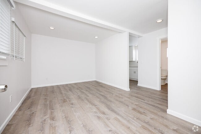 Building Photo - 1910 Court Ave Unit B Studio Rental