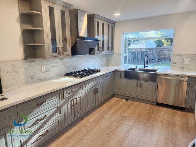 Photo - $4995 - Beautiful & Modern 4Br/3Ba Gilroy Home