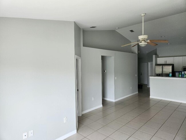 Photo - 610 SE 14th Ter