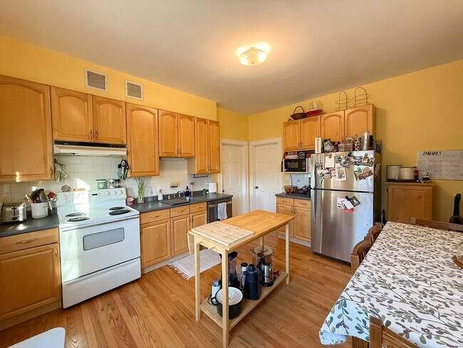 Building Photo - 283 Summer St Unit #1