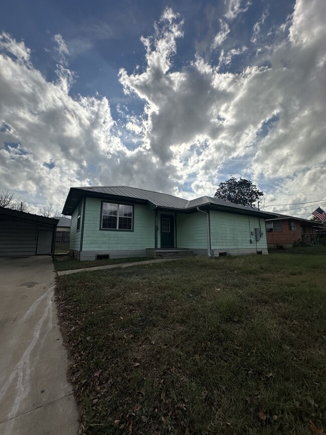 Building Photo - 1000 E Main St