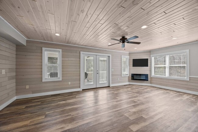 Photo - 251 Landwood Ln