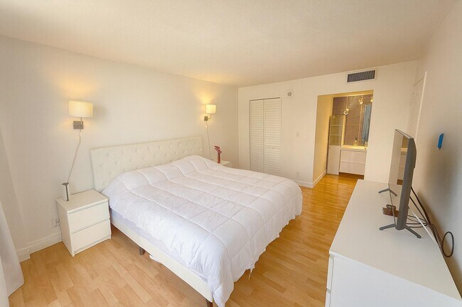 Photo - 16909 N Bay Rd Unidad 507