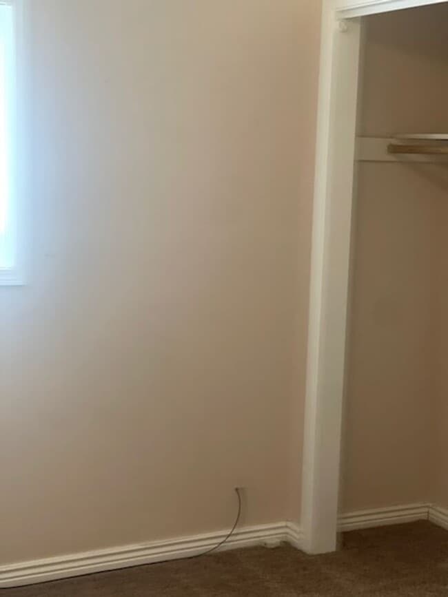 Photo - Nice 3 bedroom 2 bathroom apartment.