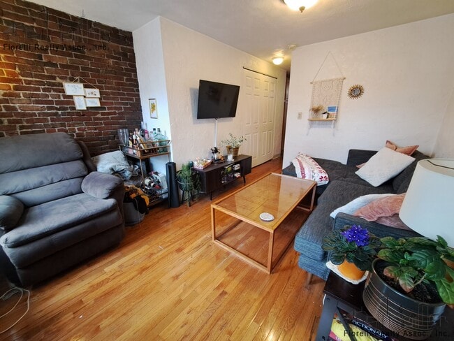 Photo - 165 Endicott St Unit 3
