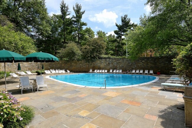 Building Photo - 4000 Tunlaw Rd NW