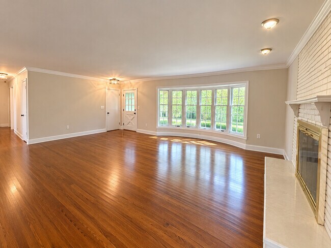 1415 Burr Oak Dr