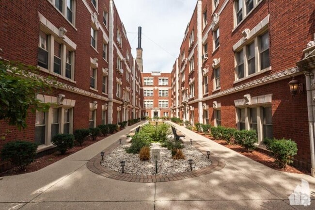 Building Photo - 1 bedroom in Chicago IL 60657 Unit 546-S2 Rental
