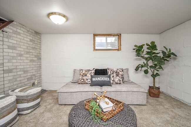 Photo - 306 S Chicago Ave