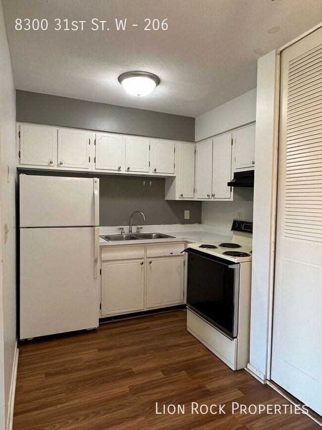 Building Photo - 8300 W 31st St Unit 206 Rental