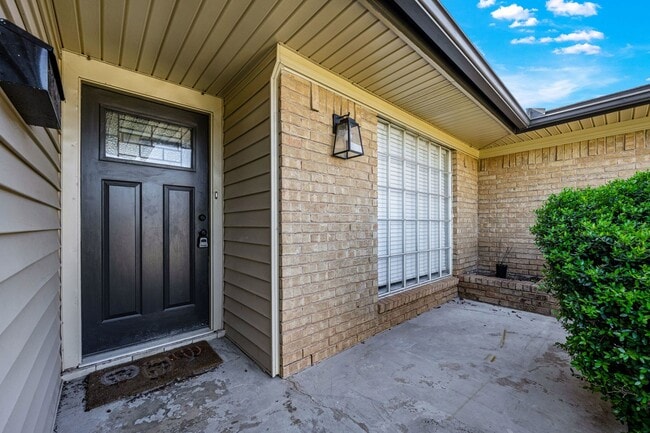 Photo - 6943 NW Eisenhower Dr