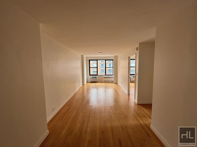 Building Photo - Fourth Avenue Unit PHL00 Rental