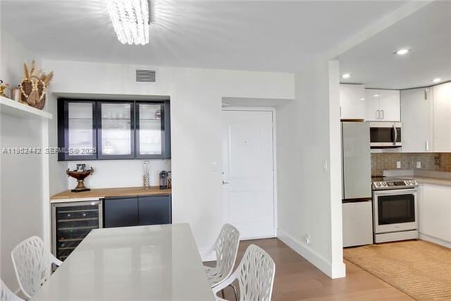 Photo - 100 Bayview Dr