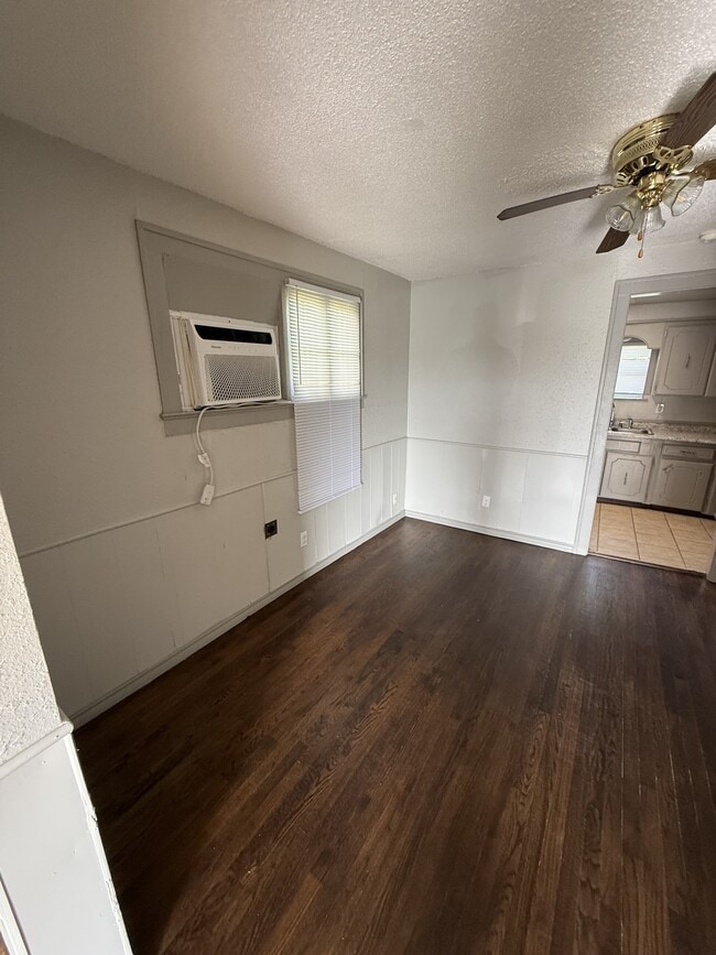 Photo - 109 N Draper Ave