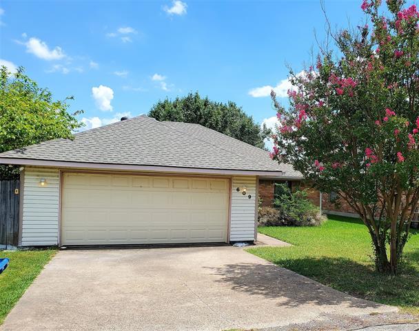 Photo - 609 Trout St