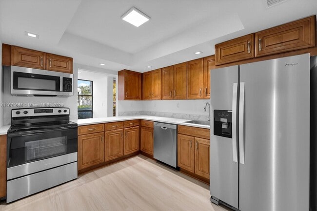 Building Photo - 1000 Parkview Dr Unit 129