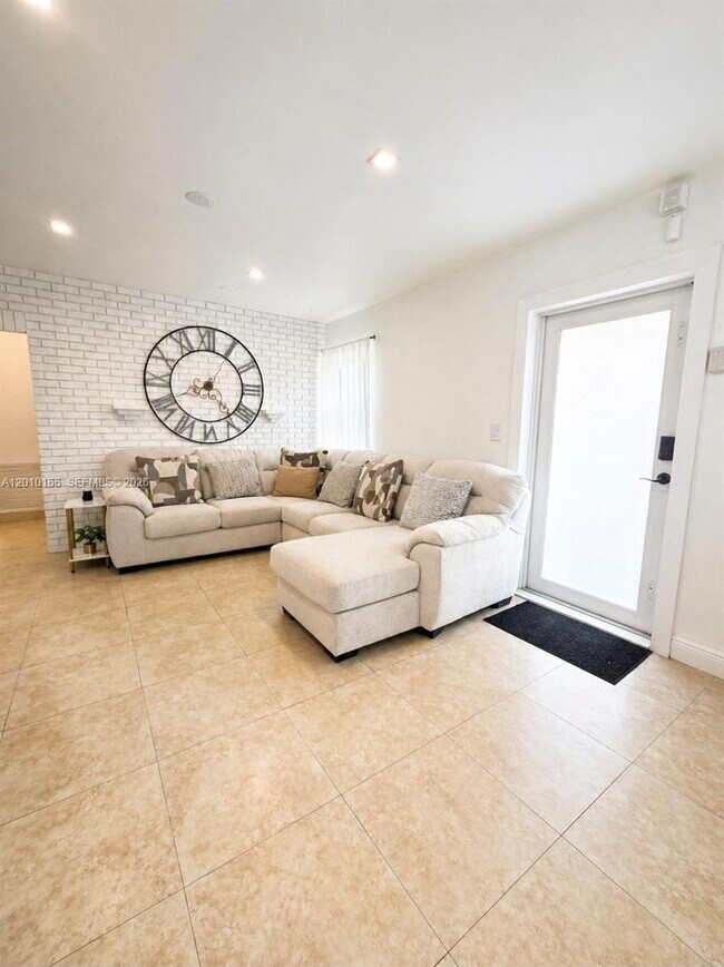 Photo - 15121 NW 29th Ave Unidad 0
