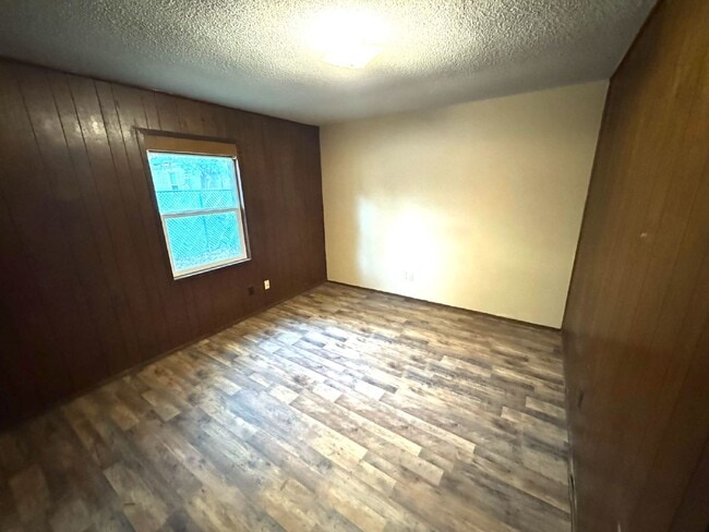 Photo - 1 bedroom, 1 bath duplex for rent in Dothan, AL - Section 8 approved! Check out this rental today. Unidad A2