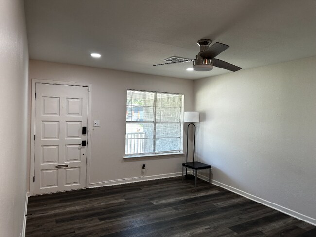 Photo - 201 Waters St