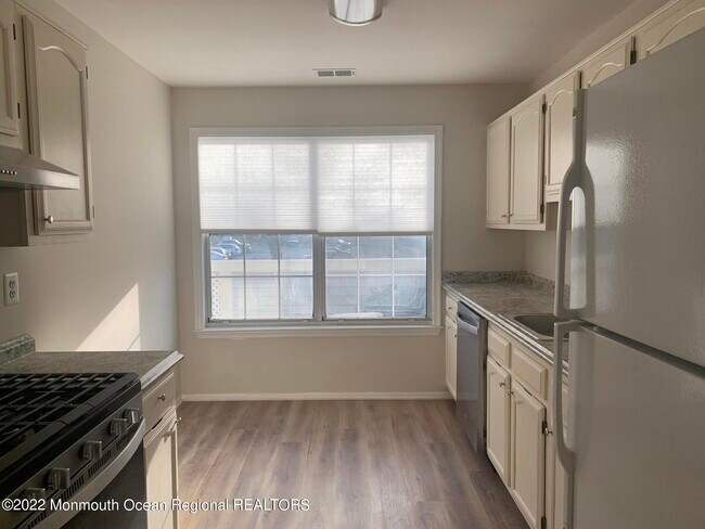 Photo - 378 Brookview Ct Condo