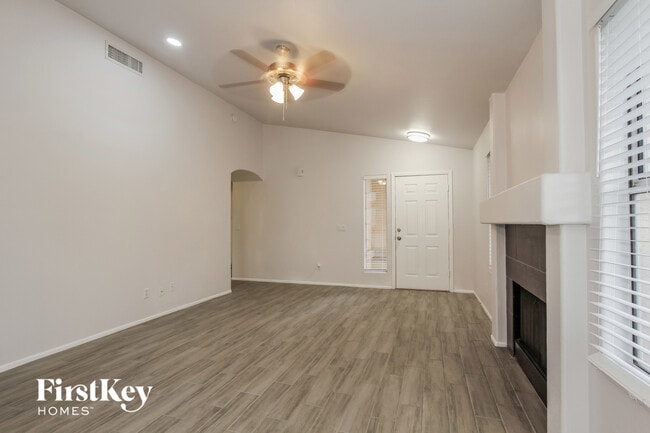 Photo - 4605 E Grovers Ave