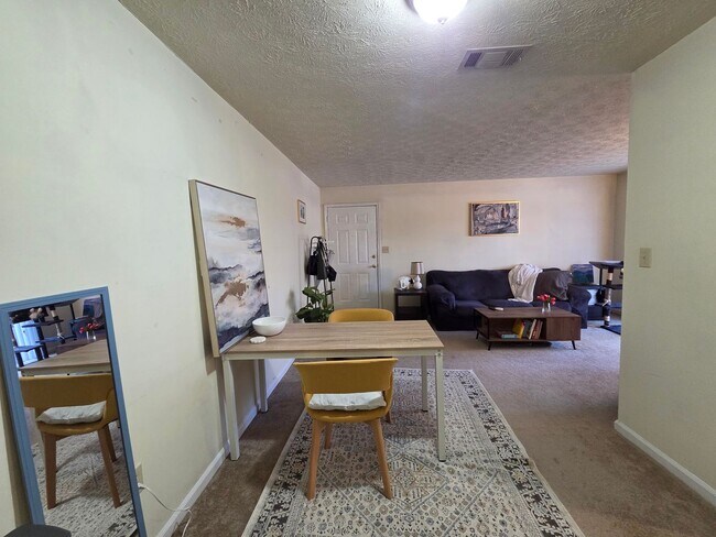 Photo - Campus View 1 Bedroom Apt. -Walking Distance to UGA! Unit 1