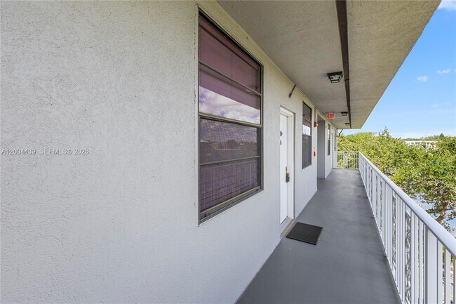 Photo - 1524 Whitehall Dr Unit 405