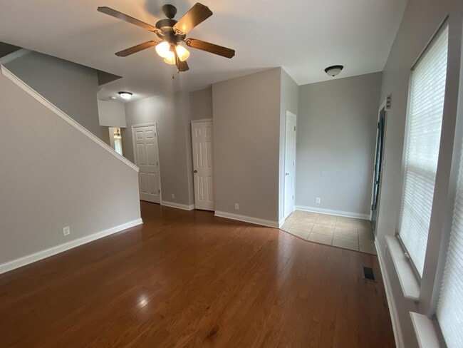 Photo - 355 Vineland Pl Dr