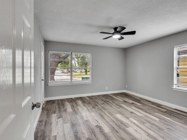 Photo - 7914 Belbay St